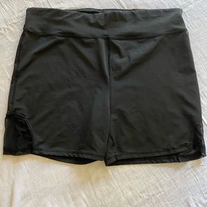 Women bike shorts size 3X with side mesh. Athletic shorts